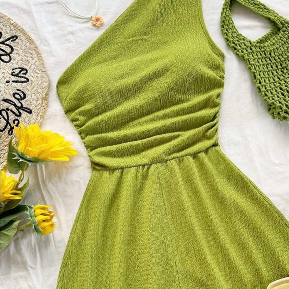 Elegant Green One-Shoulder Dress